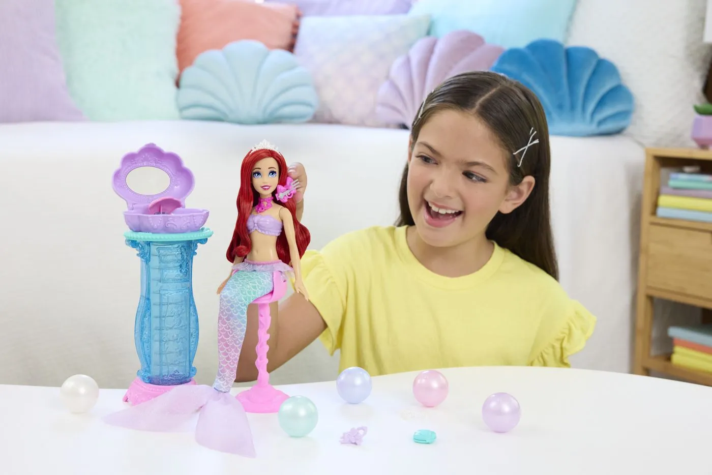 DISNEY PRINCESS PAPUSA ARIEL SI MASUTA DE MACHIAJ CU SURPRIZE - imagine 3