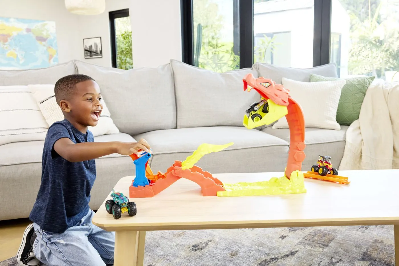 HOT WHEELS MONSTER TRUCK SET DE JOACA PISTA INVINGE SARPELE URIAS CU MASINUTA BONE SHAKER INCLUSA - imagine 3
