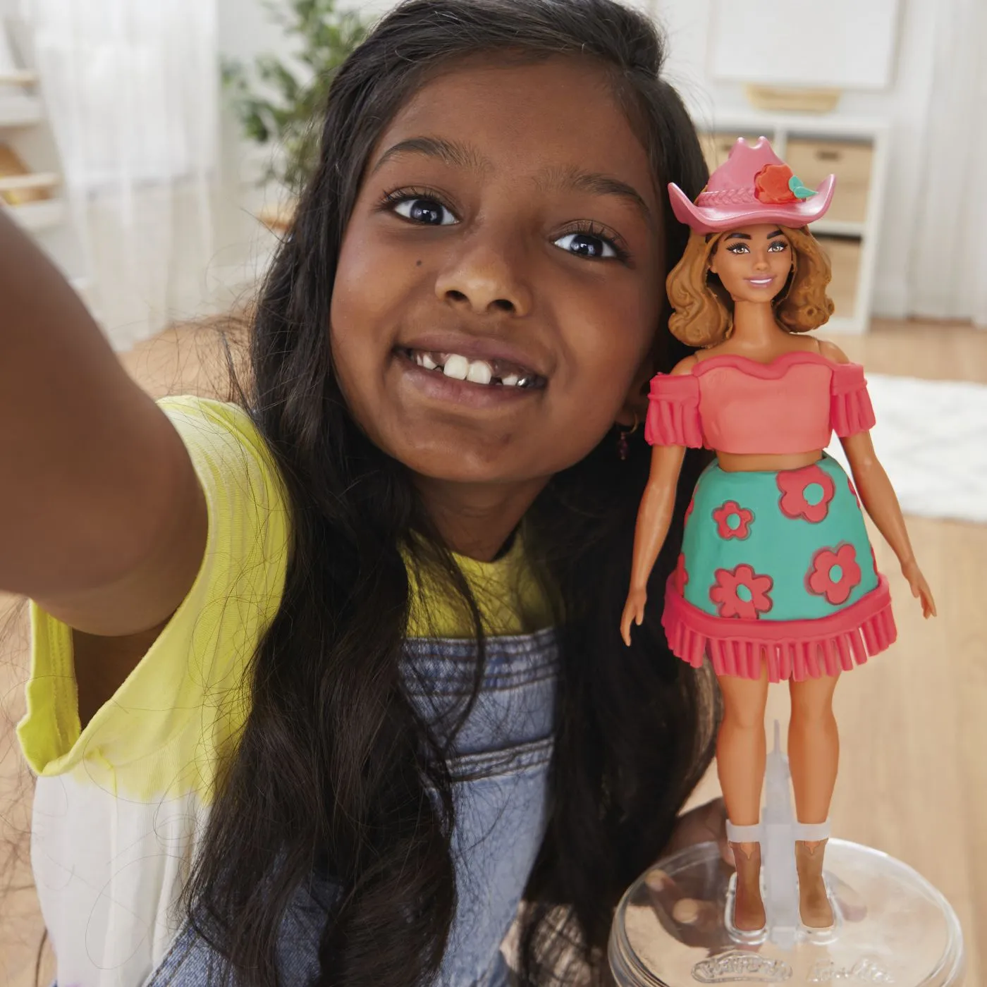 PLAY DOH BARBIE SET CREATII VESTIMENTARE CU FLORI SI FRANJURI COWBOY - imagine 3