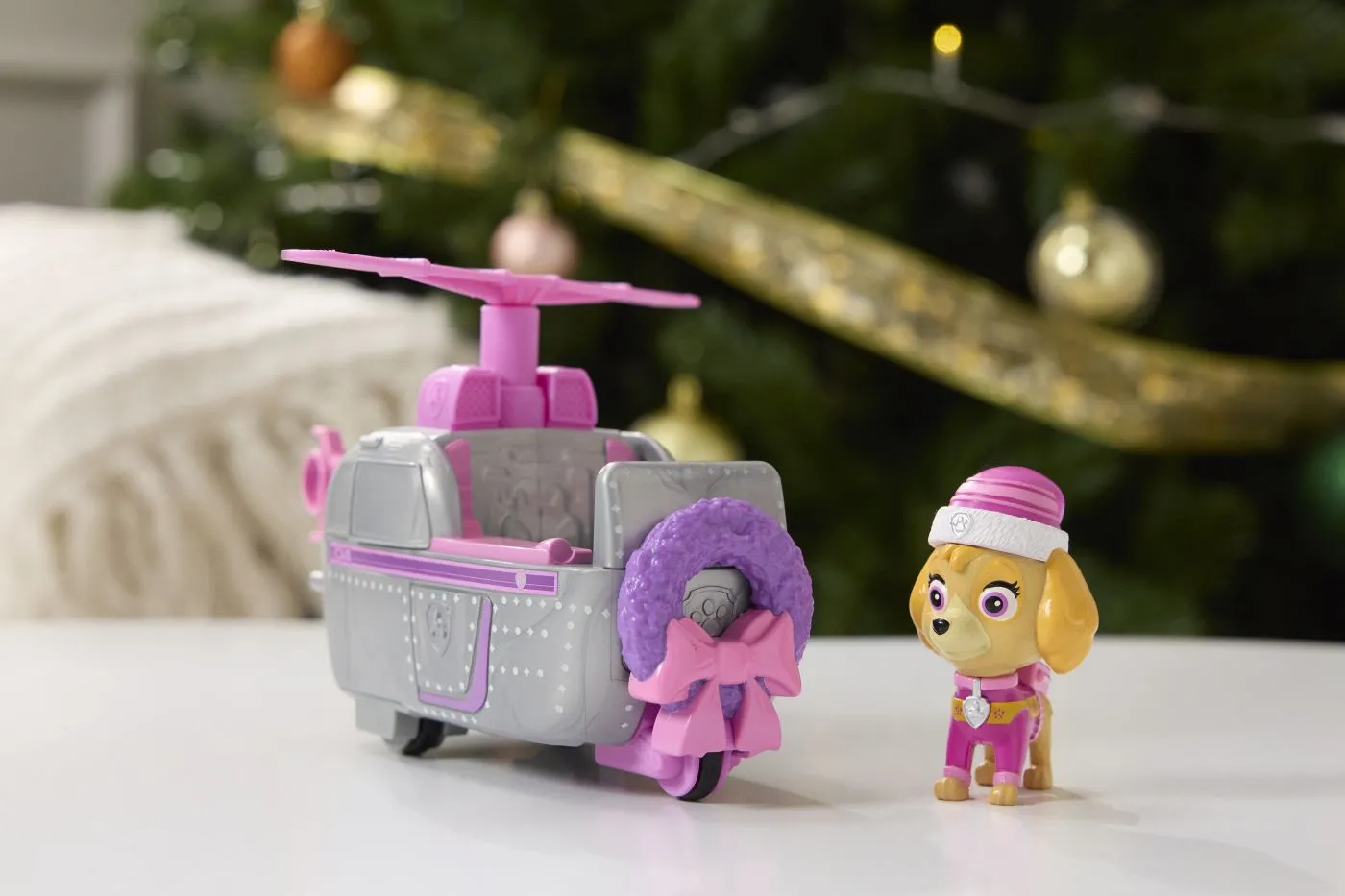 PATRULA CATELUSILOR VEHICUL SI FIGURINA SKYE CU ACCESORII DE CRACIUN - imagine 4