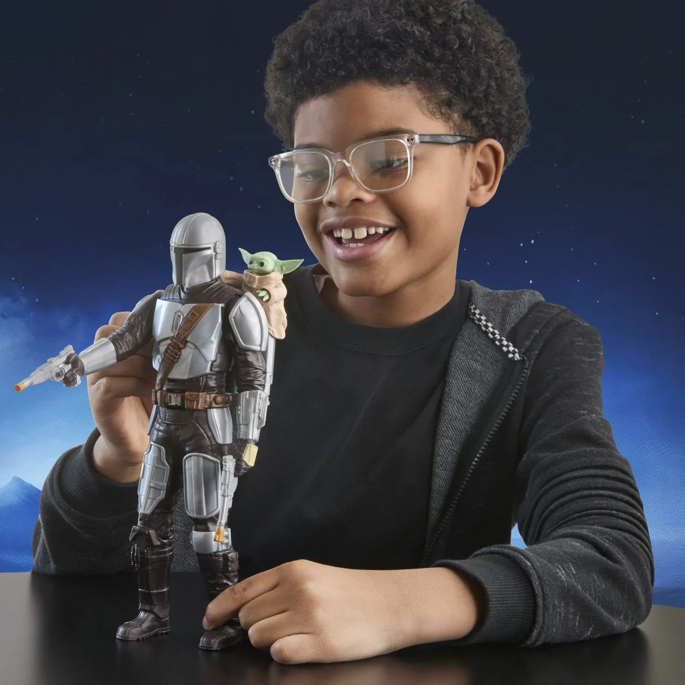 STAR WARS MANDALORIAN SI GROGU SET VANATORUL DE RECOMPENSE FIGURINA CU SUNETE - imagine 4
