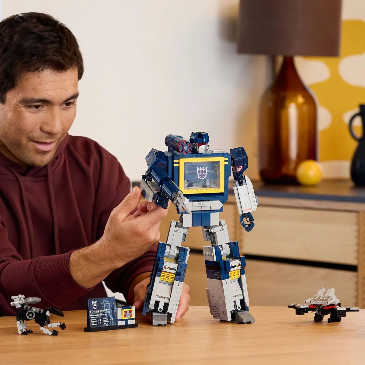 LEGO ICONS TRANSFORMERS SOUNDWAVE 10358 - imagine 4