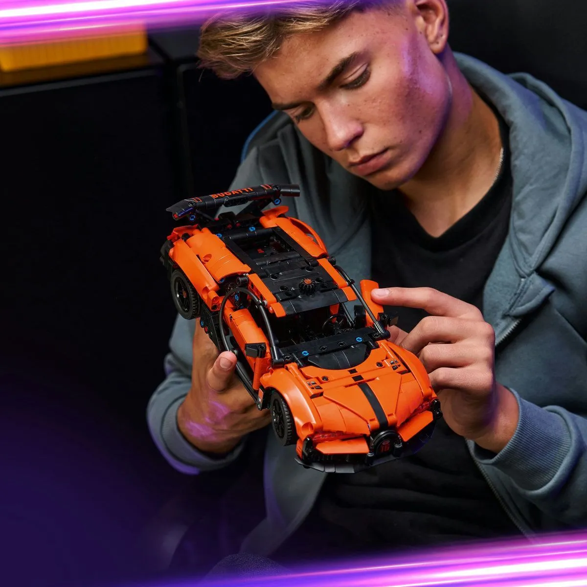 LEGO TECHNIC HIPERMASINA BUGATTI CHIRON PUR SPORT 42222 - imagine 4