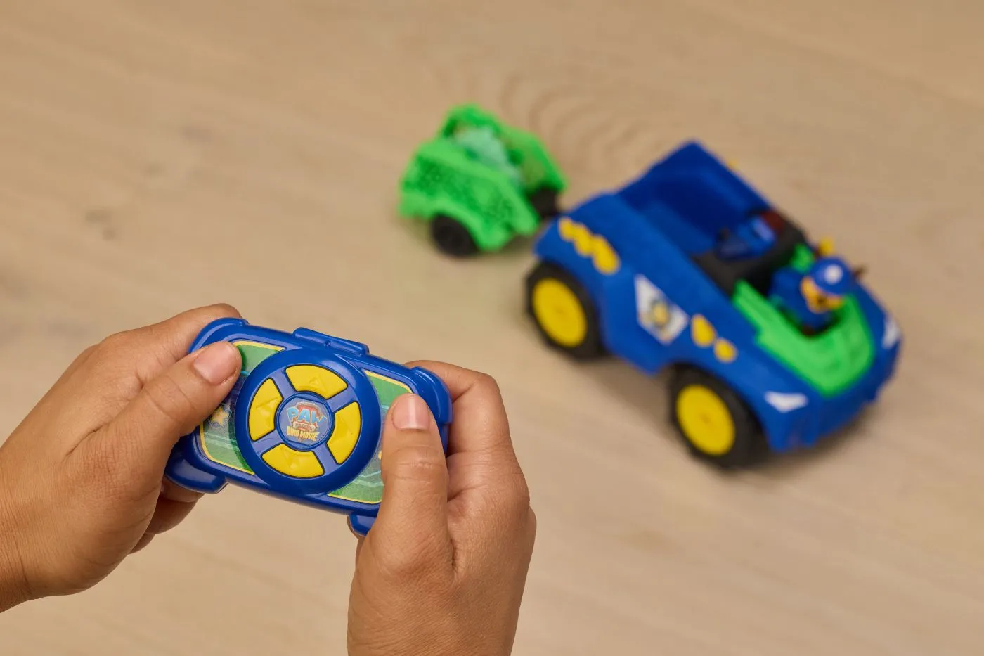 PATRULA CATELUSILOR FILMUL CU DINOZAURI SET VEHICUL DINO RC CU TELECOMANDA FIGURINA CHASE SI ACCESORII - imagine 6